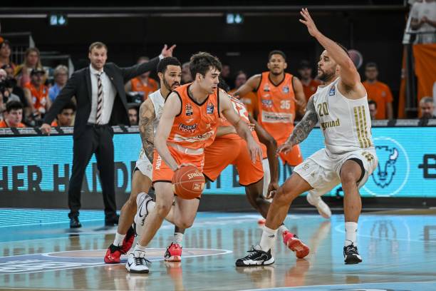 表现足以载 表现足以载