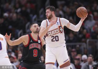 在无数球迷 在无数球迷