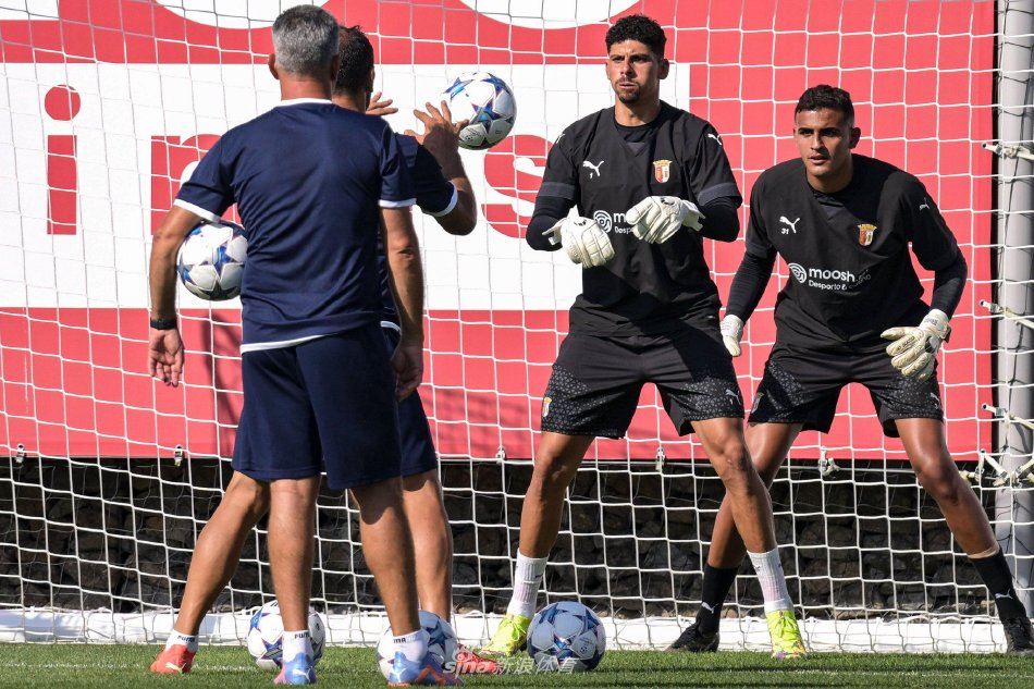 了高尔夫运 了高尔夫运