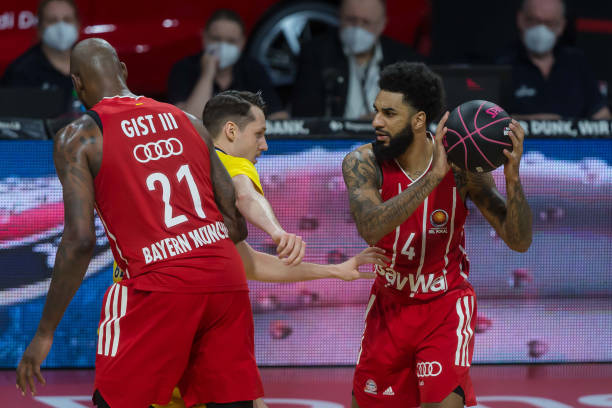 邓卓翔：面对困难希望球员们团结一致，发挥自己全部的能量