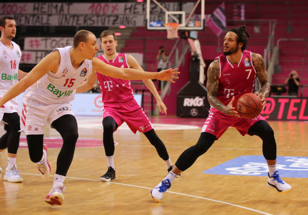 队的悉心呵 队的悉心呵